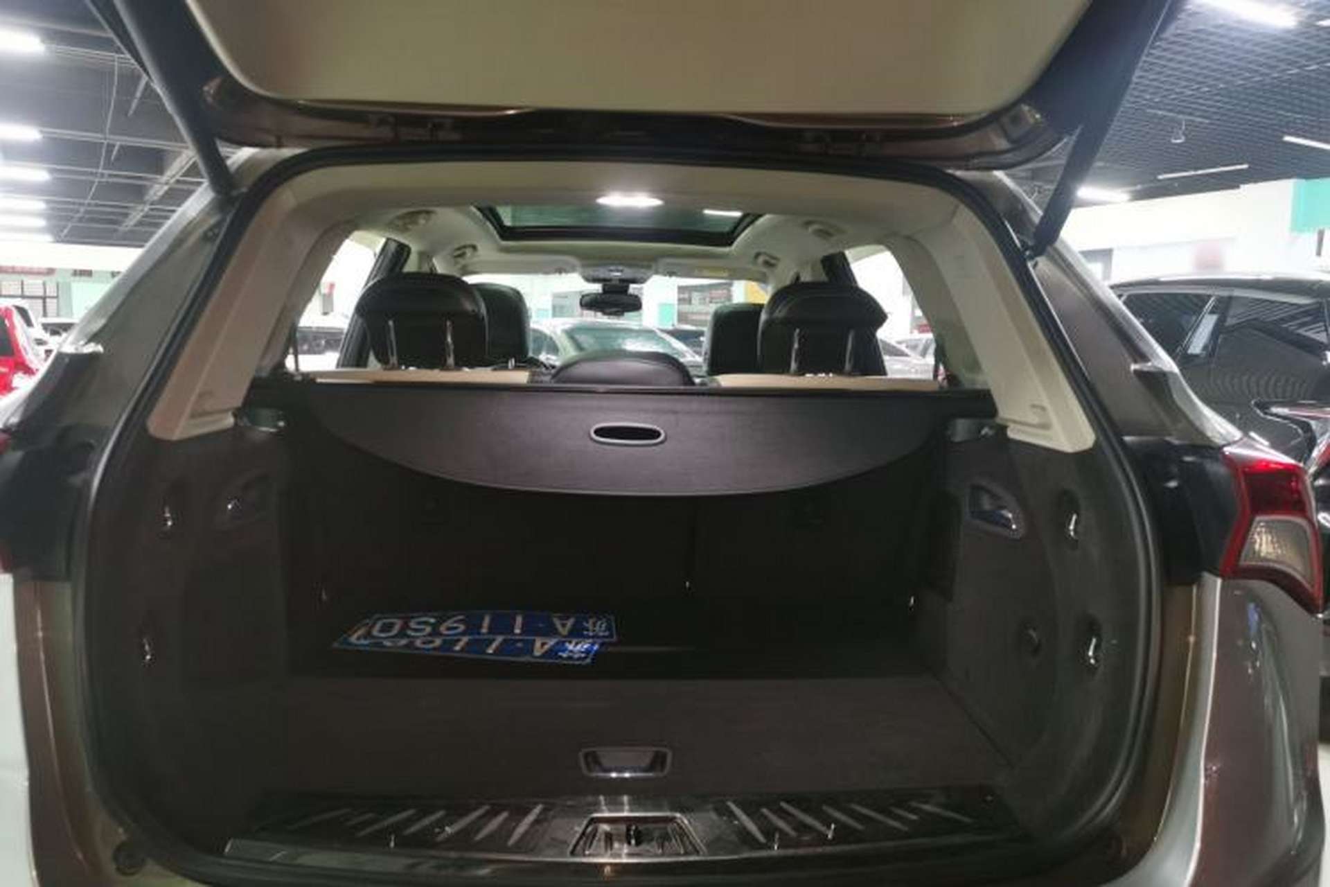 Used Buick Envision 2018 28T Four-Wheel Drive Luxury Model Trunk