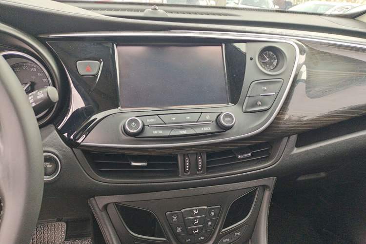 Used Buick Envision 2018 20T Two-Wheel-Drive Elite Model Audio And AC Panel
