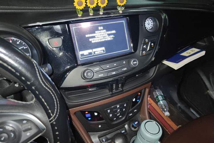 Used Buick Envision 2018 28T Four-Wheel Drive Luxury Model Audio And AC Panel