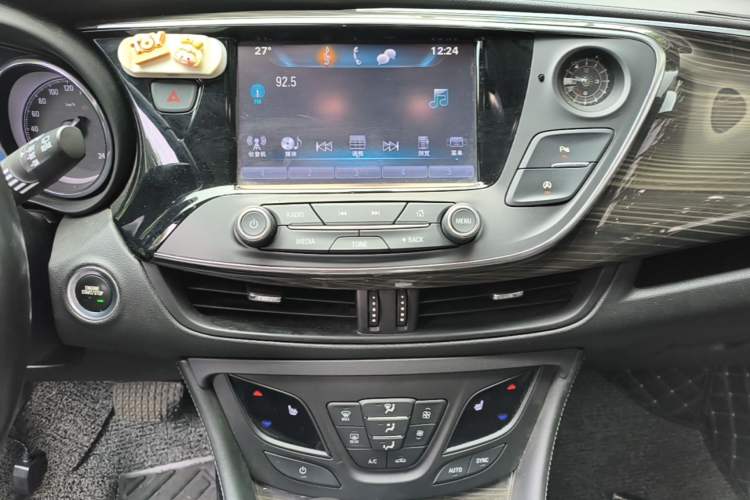 Used Buick Envision 2018 20T Two-Wheel-Drive Elite Model Audio And AC Panel
