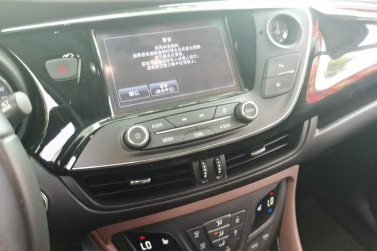 Used Buick Envision 2018 20T Two-Wheel-Drive Elite Model Audio And AC Panel