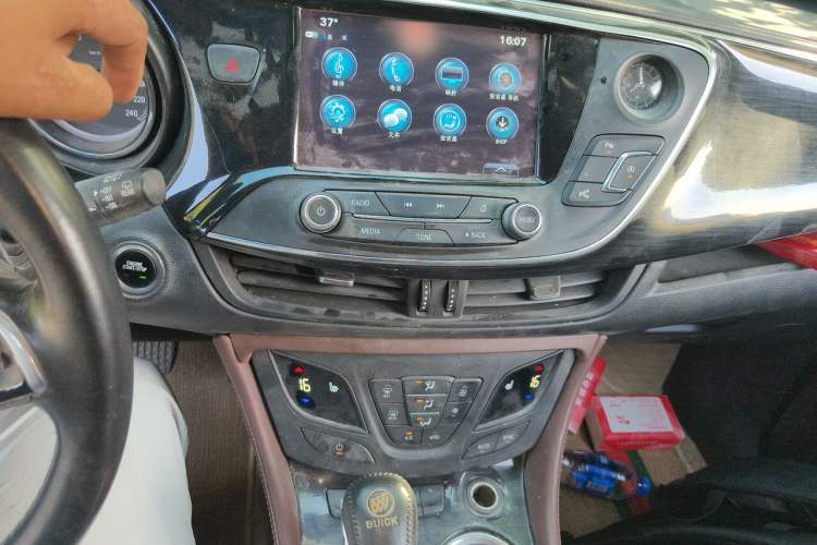 Used Buick Envision 2018 20T Two-Wheel Drive Luxury Model Audio And AC Panel