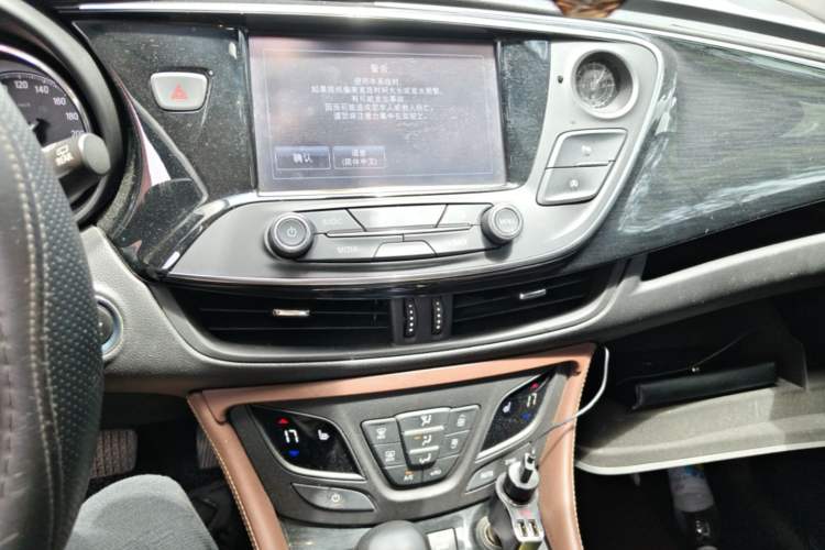 Used Buick Envision 2018 28T Four-Wheel Drive Elite Version Audio And AC Panel