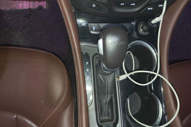 Used Buick Envision 2018 20T Two-Wheel Drive Luxury Model Audio And AC Panel