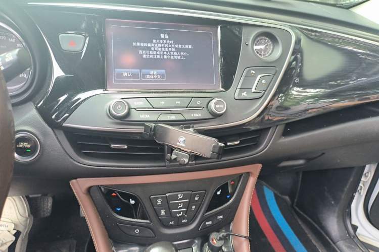 Used Buick Envision 2018 20T Two-Wheel Drive Luxury Model Audio And AC Panel