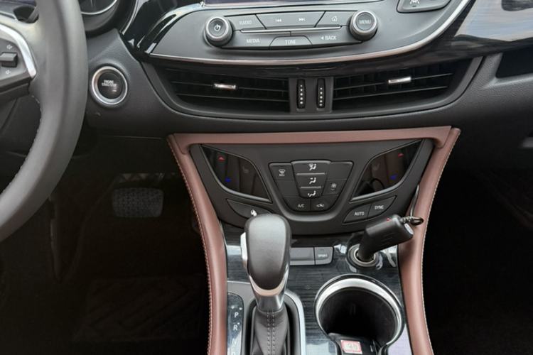 Used Buick Envision 2018 28T Four-Wheel Drive Luxury Model Audio And AC Panel