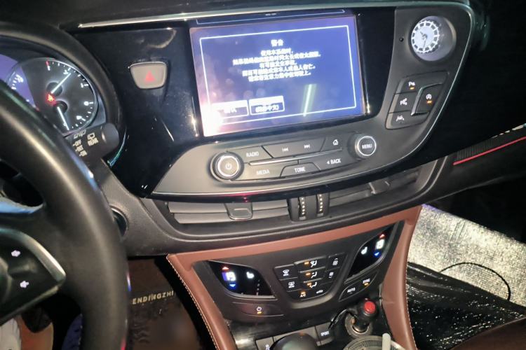 Used Buick Envision 2018 28T Four-Wheel Drive Luxury Model Audio And AC Panel
