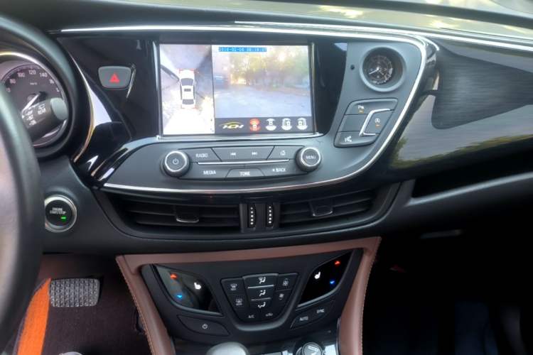 Used Buick Envision 2018 20T Two-Wheel Drive Luxury Model Audio And AC Panel