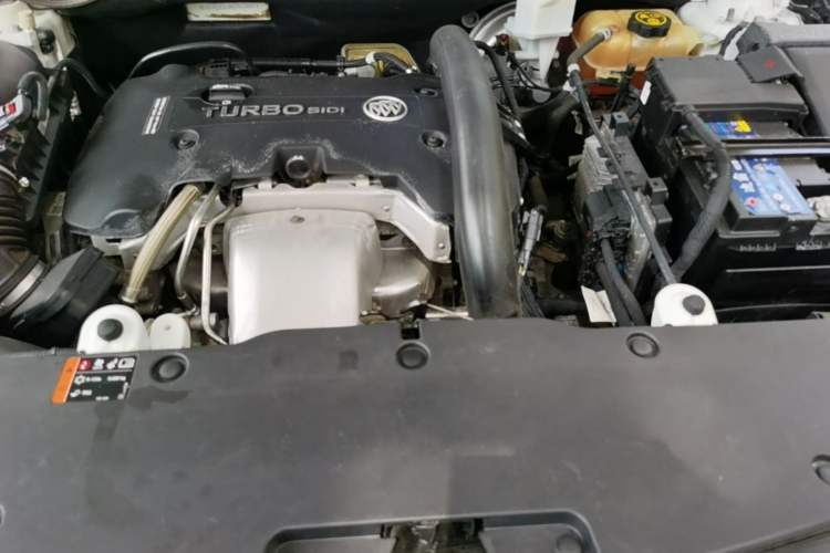 Used Buick Envision 2018 20T Two-Wheel-Drive Elite Model Engine Bay