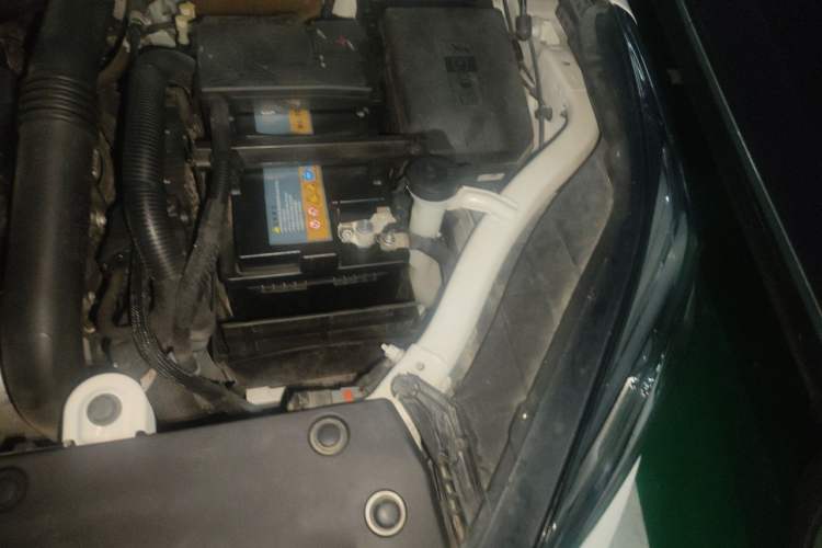 Used Buick Envision 2018 20T Two-Wheel Drive Luxury Model Engine Bay Left
