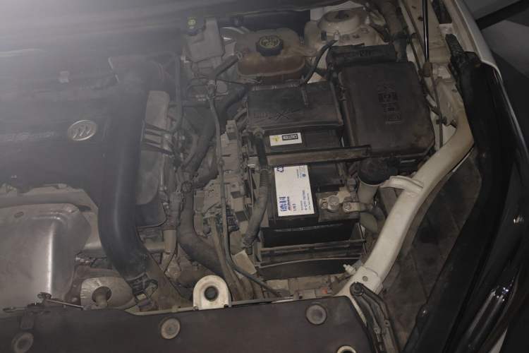 Used Buick Envision 2018 28T Four-Wheel Drive Elite Version Engine Bay Left
