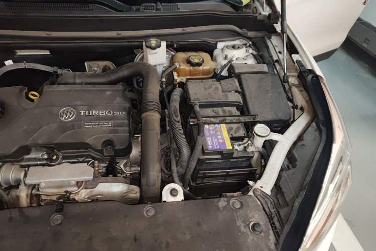 Used Buick Envision 2018 20T Two-Wheel-Drive Elite Model Engine Bay Left
