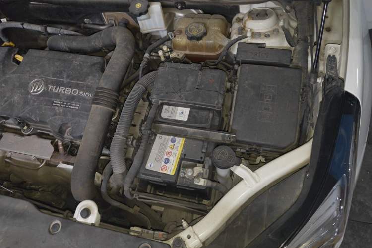 Used Buick Envision 2018 20T Two-Wheel Drive Luxury Model Engine Bay Left