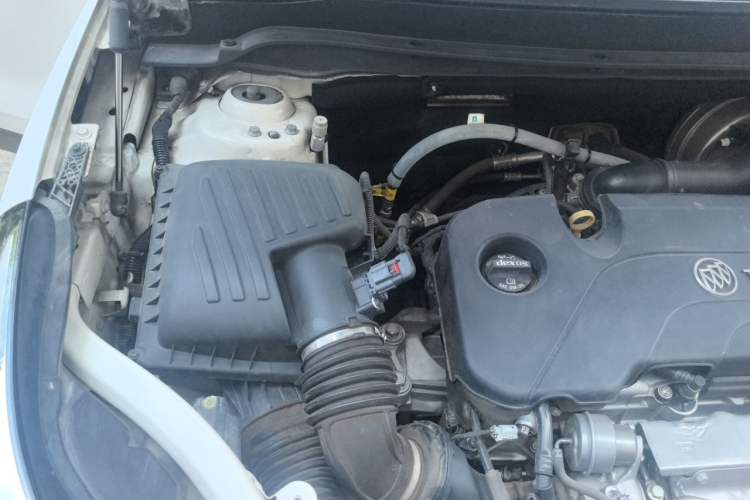 Used Buick Envision 2018 20T Two-Wheel-Drive Elite Model Engine Bay Right