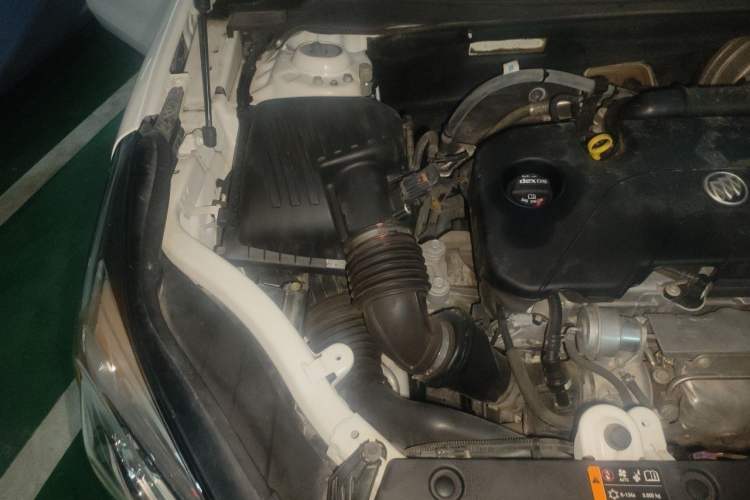 Used Buick Envision 2018 20T Two-Wheel Drive Luxury Model Engine Bay Right