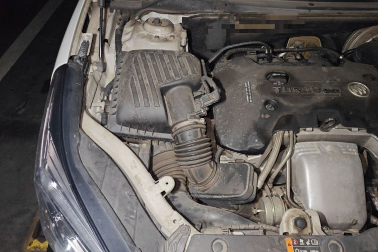Used Buick Envision 2018 28T Four-Wheel Drive Luxury Model Engine Bay Right
