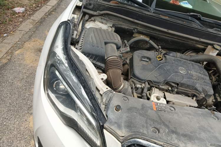 Used Buick Envision 2018 20T Two-Wheel-Drive Elite Model Engine Bay Right