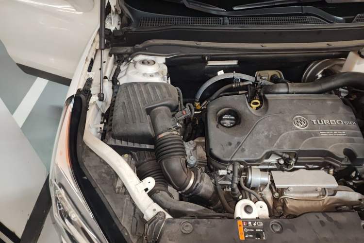 Used Buick Envision 2018 20T Two-Wheel-Drive Elite Model Engine Bay Right