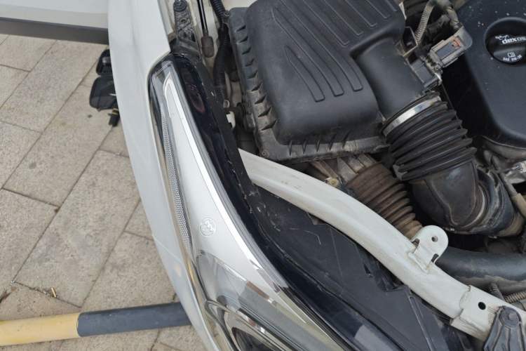 Used Buick Envision 2018 20T Two-Wheel-Drive Elite Model Engine Bay Right