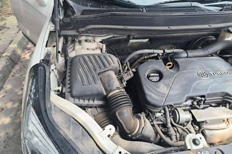 Used Buick Envision 2018 20T Two-Wheel Drive Luxury Model Engine Bay Right