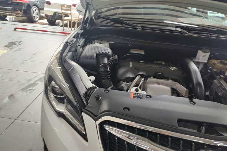 Used Buick Envision 2018 28T Four-Wheel Drive Elite Version Engine Bay Right