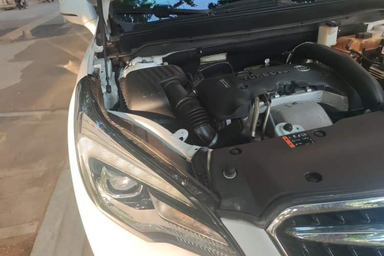 Used Buick Envision 2018 28T Four-Wheel Drive Elite Version Engine Bay Right
