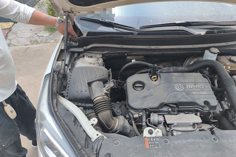 Used Buick Envision 2018 20T Two-Wheel-Drive Elite Model Engine Bay Right