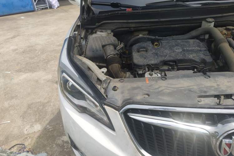 Used Buick Envision 2018 20T Two-Wheel-Drive Elite Model Engine Bay Right