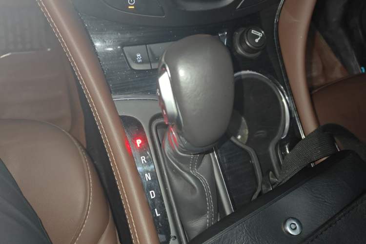 Used Buick Envision 2018 28T Four-Wheel Drive Elite Version Gear Lever