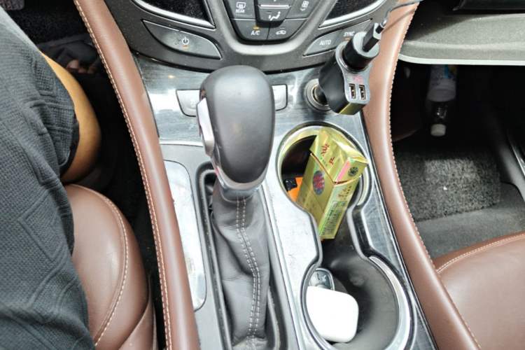 Used Buick Envision 2018 28T Four-Wheel Drive Elite Version Gear Lever