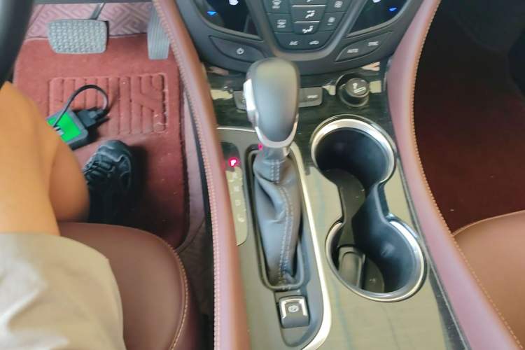 Used Buick Envision 2018 28T Four-Wheel Drive Elite Version Gear Lever