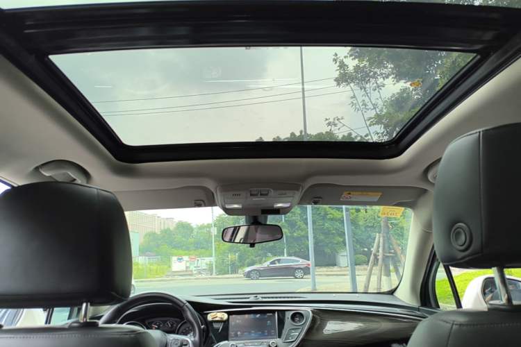 Used Buick Envision 2018 20T Two-Wheel-Drive Elite Model Headliner