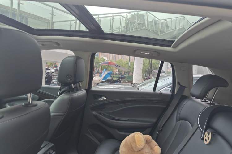 Used Buick Envision 2018 20T Two-Wheel-Drive Elite Model Headliner