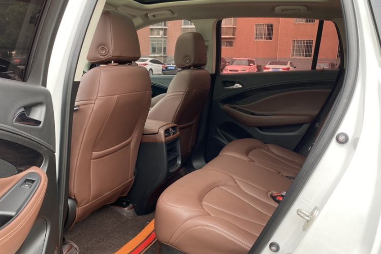 Used Buick Envision 2018 20T Two-Wheel Drive Luxury Model Interior 4