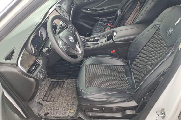 Used Buick Envision 2018 20T Two-Wheel-Drive Elite Model Left Front Seat