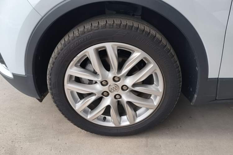 Used Buick Envision 2018 28T Four-Wheel Drive Elite Version Left Front Wheel Hub