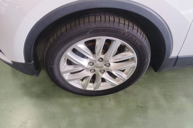 Used Buick Envision 2018 28T Four-Wheel Drive Elite Version Left Front Wheel Hub