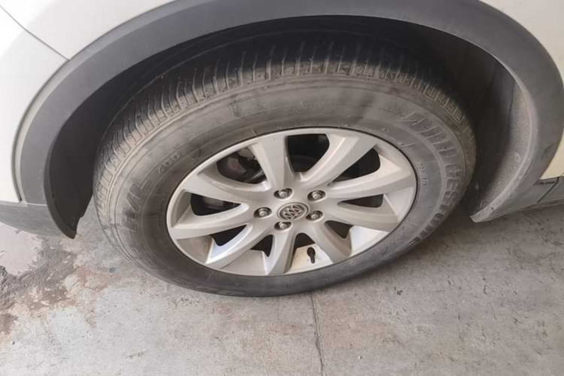 Used Buick Envision 2018 20T Two-Wheel-Drive Elite Model Left Front Wheel Hub