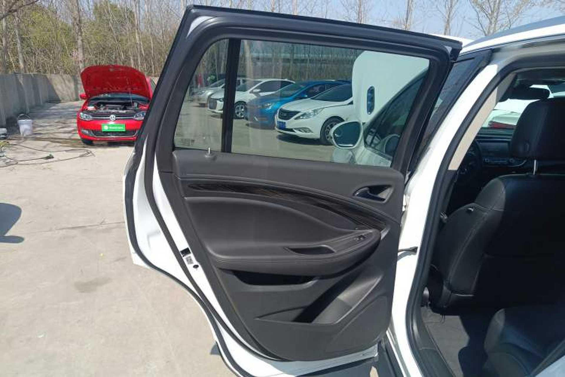 Used Buick Envision 2018 20T Two-Wheel-Drive Elite Model Left Rear Door Interior