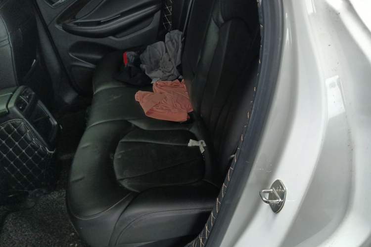Used Buick Envision 2018 20T Two-Wheel-Drive Elite Model Left Rear Seat