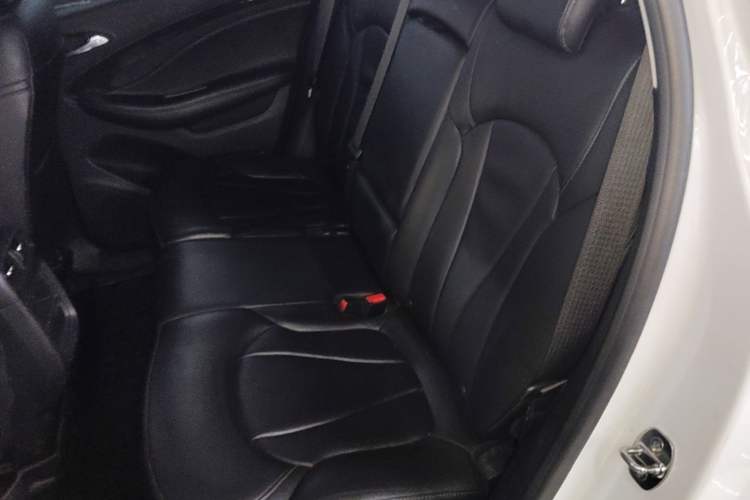 Used Buick Envision 2018 20T Two-Wheel-Drive Elite Model Left Rear Seat