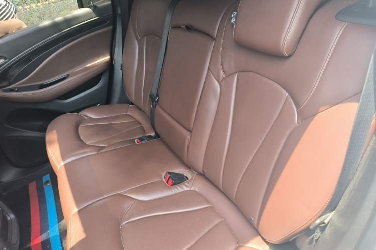 Used Buick Envision 2018 20T Two-Wheel Drive Luxury Model Left Rear Seat