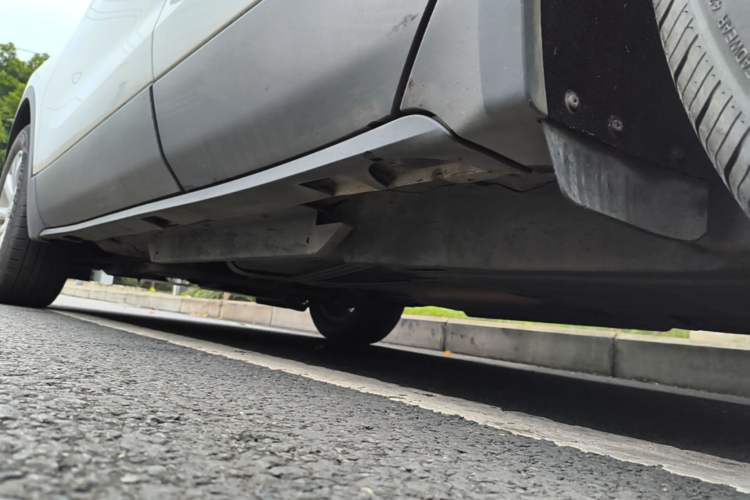 Used Buick Envision 2018 20T Two-Wheel-Drive Elite Model Left Side Sill