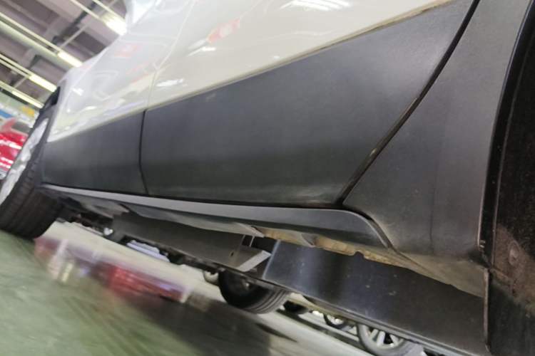 Used Buick Envision 2018 28T Four-Wheel Drive Elite Version Left Side Sill