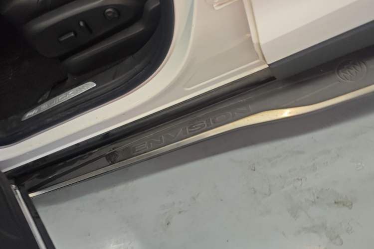 Used Buick Envision 2018 20T Two-Wheel-Drive Elite Model Left Side Sill