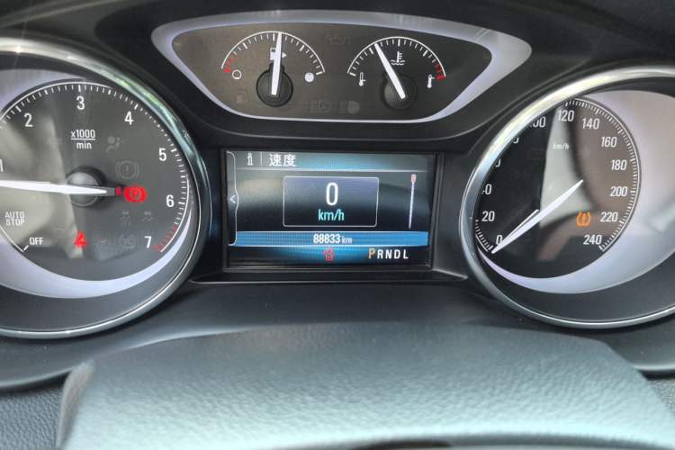 Used Buick Envision 2018 20T Two-Wheel-Drive Elite Model Odometer Close Up