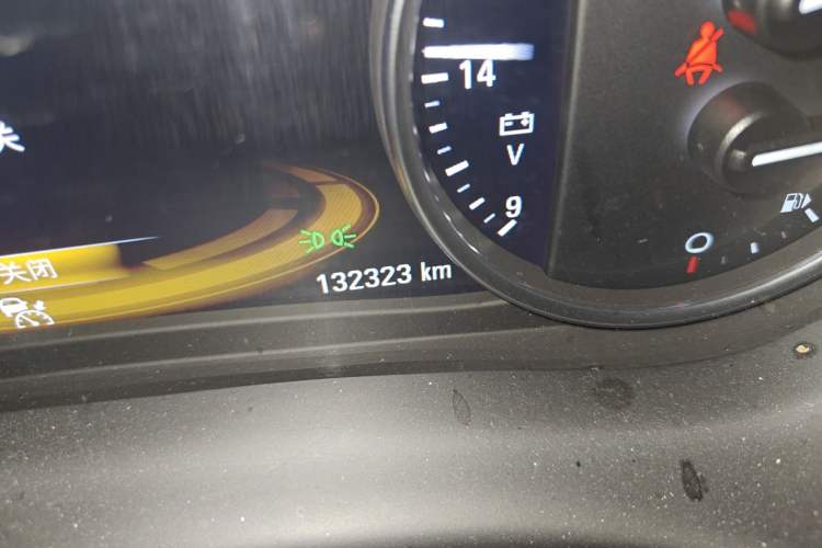 Used Buick Envision 2018 28T Four-Wheel Drive Luxury Model Odometer Close Up