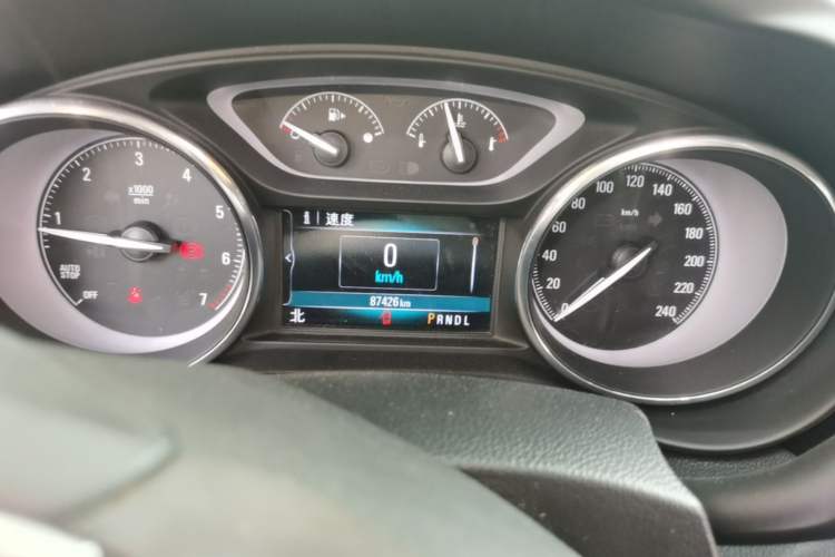 Used Buick Envision 2018 20T Two-Wheel-Drive Elite Model Odometer Close Up