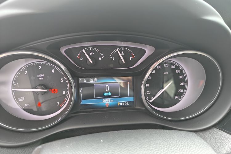 Used Buick Envision 2018 20T Two-Wheel-Drive Elite Model Odometer Close Up