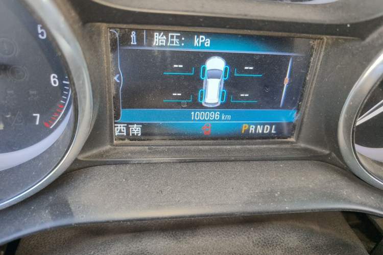 Used Buick Envision 2018 20T Two-Wheel Drive Luxury Model Odometer Close Up